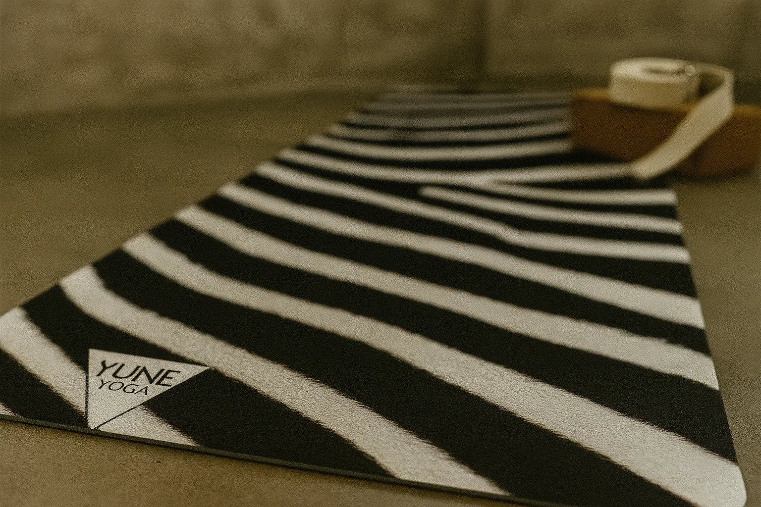 Zebra Print Yoga Mat – Eco-Friendly, Non-Slip, 6mm Cushion | Yune